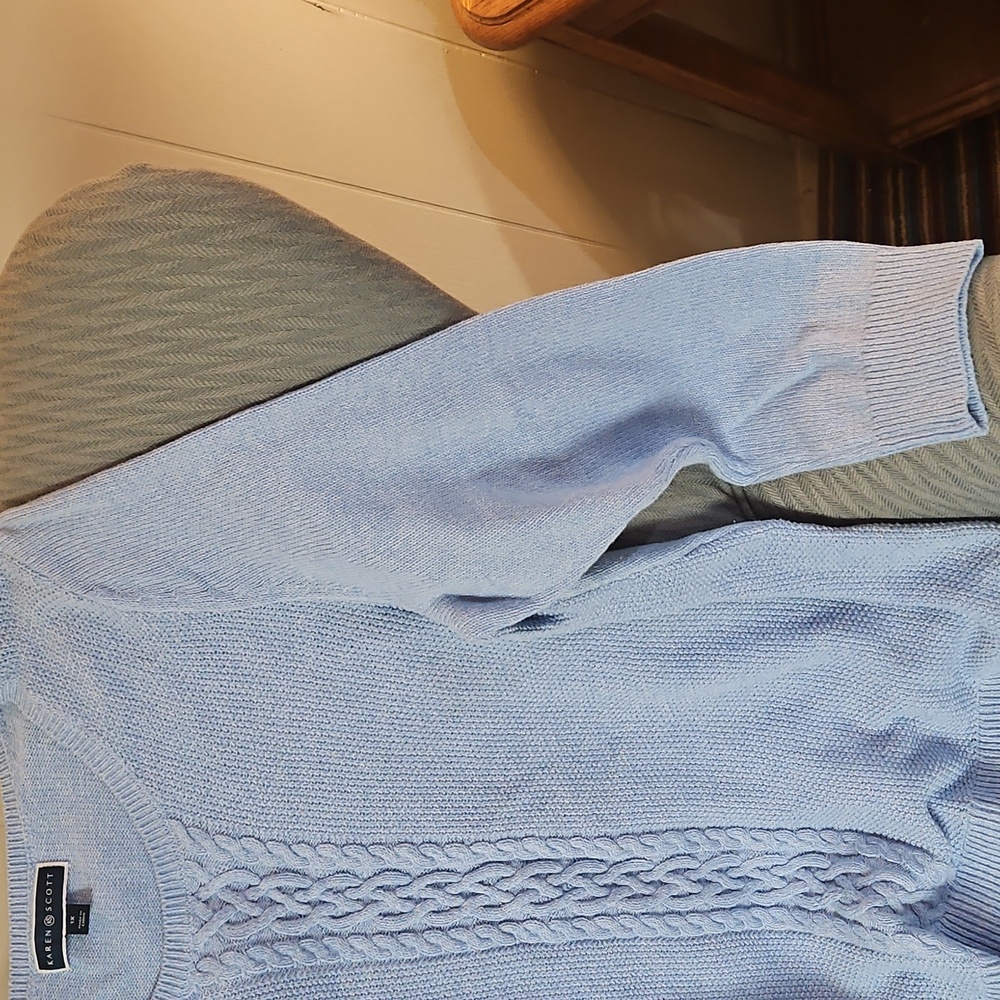 Blue Sweater - Picture 5 of 5